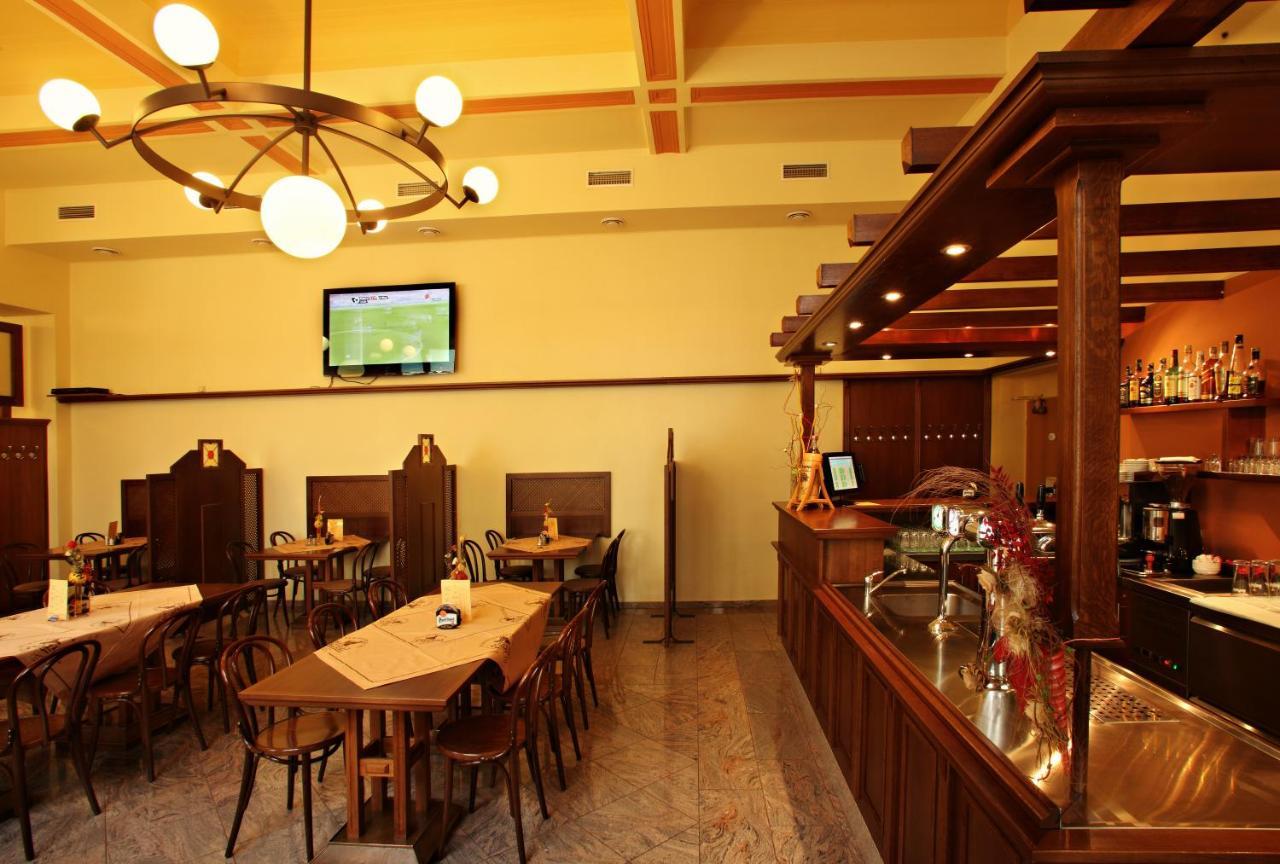 Hotel Slavie Pelhřimov Extérieur photo