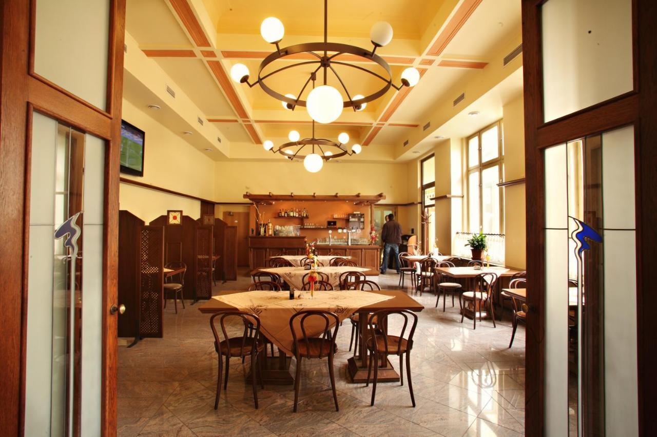 Hotel Slavie Pelhřimov Extérieur photo